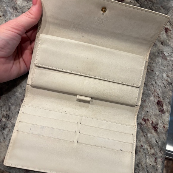 Louis Vuitton Vernis Wallet - Picture 3 of 3